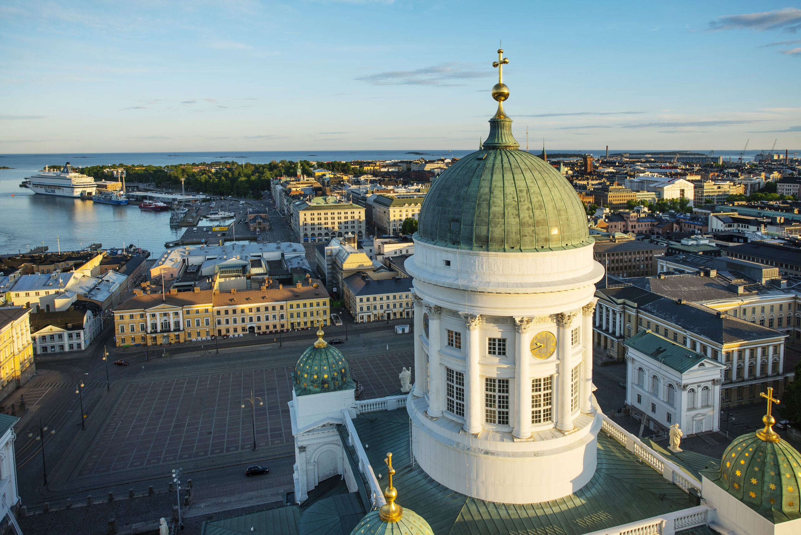 Helsingin kaupunki: tuomiokirkko. Kuva: Korppi Films Oy