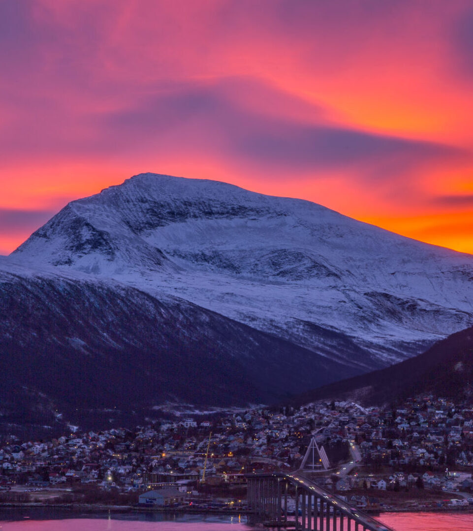 Novemberlys over Tromsø-byen.