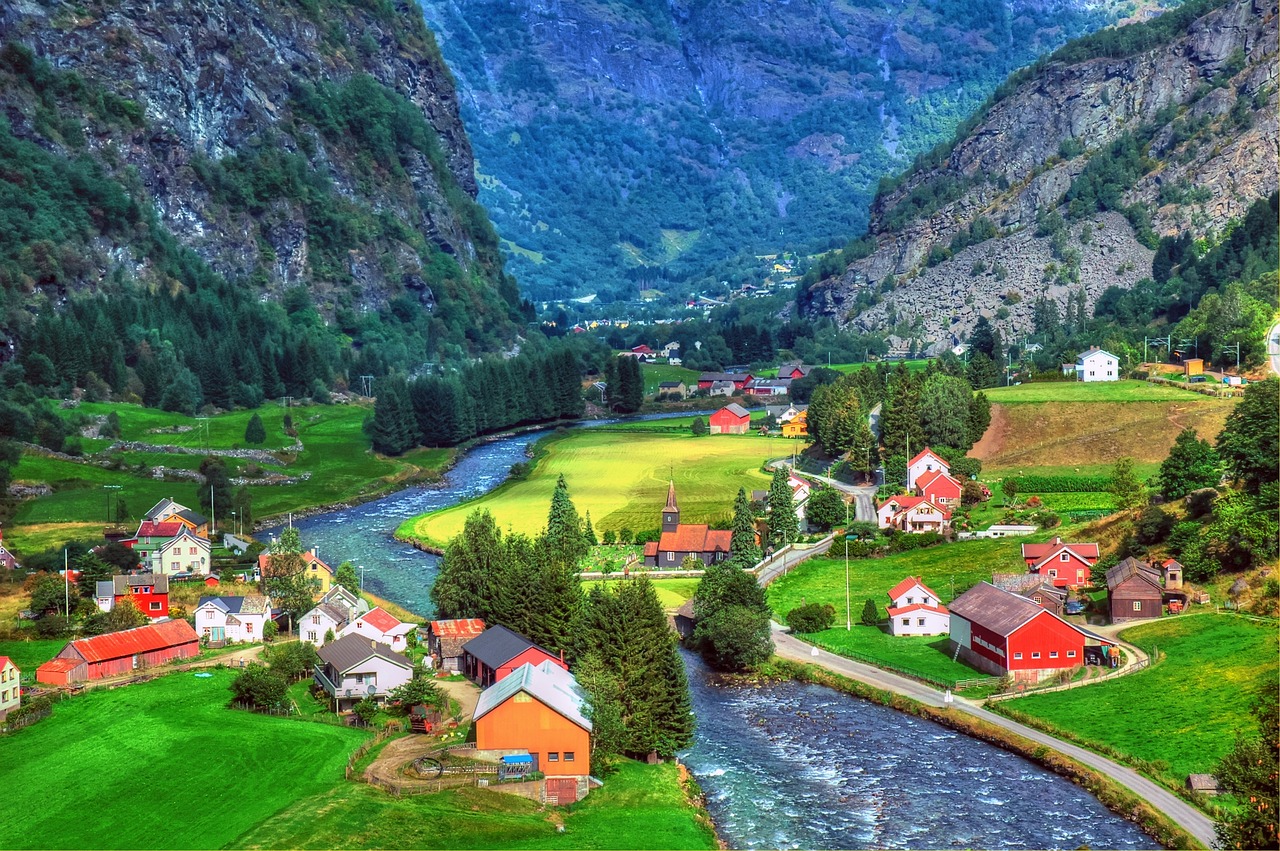 Explore Aurlandsfjord, Norway's breathtaking fjord. Stunning landscapes, outdoor adventures, and nearby attractions.